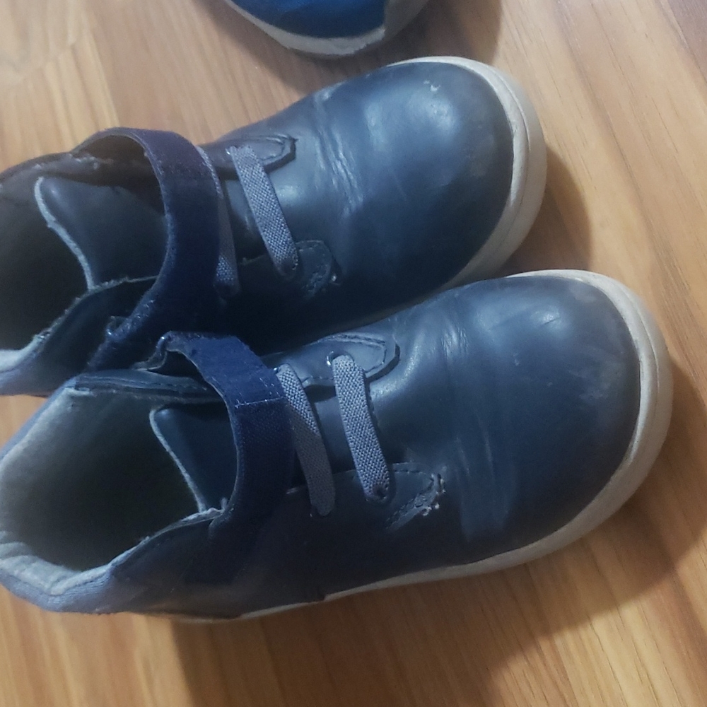 Shoes - Picture 2 of 8